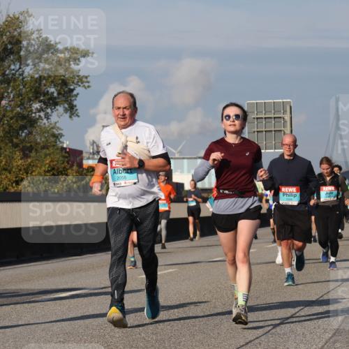 03.10.2025 - Köhlbrandbrückenlauf Luisa Fischer http://msf.ph/oto/9015480 03.10.2025 11:00:29 Position 3 1655, 1179, 2056, 1666 meine-sportfotos.de