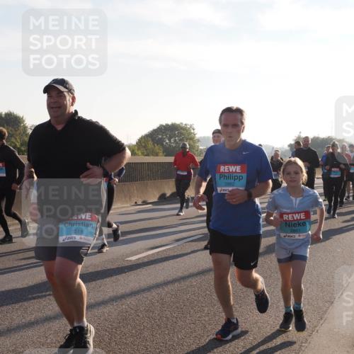 03.10.2025 - Köhlbrandbrückenlauf Fabian Wolf http://msf.ph/oto/9015481 03.10.2025 09:25:20 Position 3 1518, 2862, 2861 meine-sportfotos.de