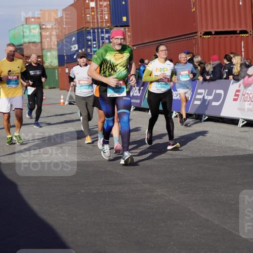 03.10.2025 - Köhlbrandbrückenlauf Michael Burmester http://msf.ph/oto/9015486 03.10.2025 10:15:06 Ziel 1324, 1480, 1523, 1551, 1693, 1773, 1785, 1922, 2147, 3037, 3169, 3206, 3207, 3214, 3229, 3339, 3348, 3470, 3471, 3668 meine-sportfotos.de