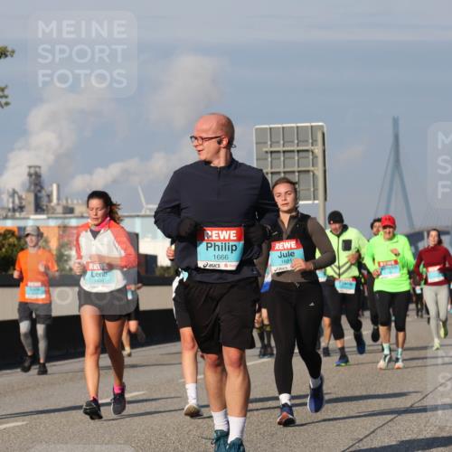 03.10.2025 - Köhlbrandbrückenlauf Luisa Fischer http://msf.ph/oto/9015504 03.10.2025 11:00:32 Position 3 1446, 1666, 1821 meine-sportfotos.de