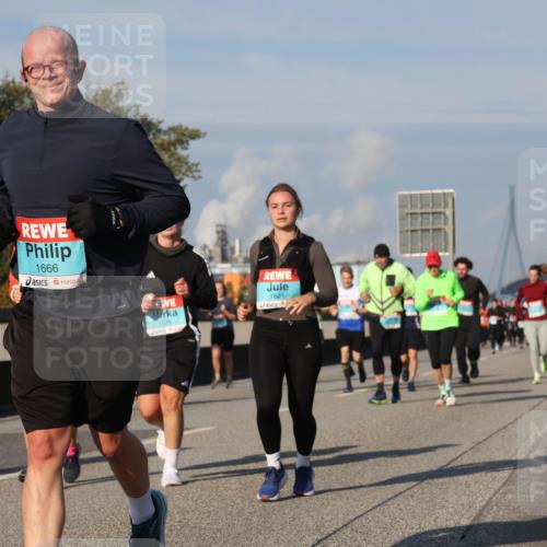 03.10.2025 - Köhlbrandbrückenlauf Luisa Fischer http://msf.ph/oto/9015533 03.10.2025 11:00:34 Position 3 1666, 1529, 1821 meine-sportfotos.de