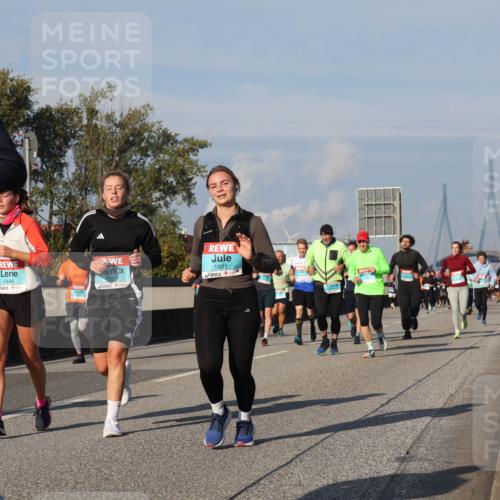 03.10.2025 - Köhlbrandbrückenlauf Luisa Fischer http://msf.ph/oto/9015539 03.10.2025 11:00:35 Position 3 56, 1446, 1821 meine-sportfotos.de