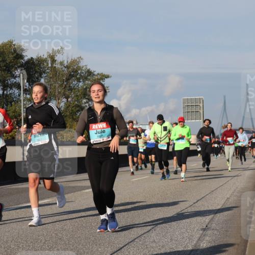03.10.2025 - Köhlbrandbrückenlauf Luisa Fischer http://msf.ph/oto/9015542 03.10.2025 11:00:35 Position 3 1446, 1529, 1821 meine-sportfotos.de