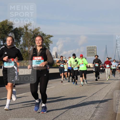 03.10.2025 - Köhlbrandbrückenlauf Luisa Fischer http://msf.ph/oto/9015546 03.10.2025 11:00:36 Position 3 1446, 1529, 1821 meine-sportfotos.de