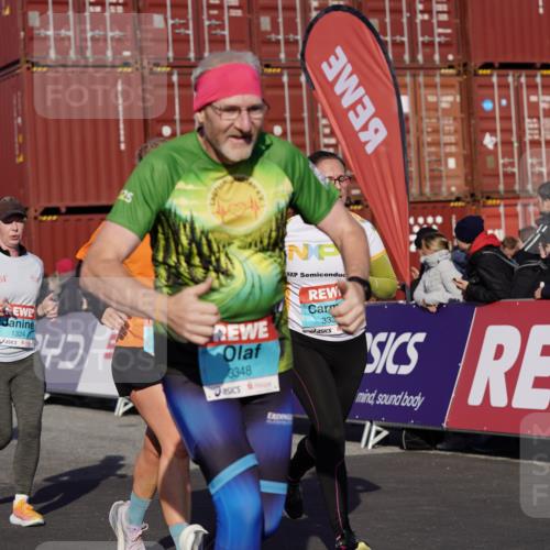 03.10.2025 - Köhlbrandbrückenlauf Michael Burmester http://msf.ph/oto/9015573 03.10.2025 10:15:07 Ziel 1324, 1523, 1551, 1693, 1754, 1773, 1785, 1922, 2147, 2707, 3206, 3207, 3214, 3229, 3339, 3348, 3668, 3792 meine-sportfotos.de