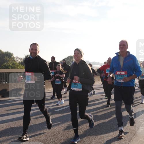 03.10.2025 - Köhlbrandbrückenlauf Fabian Wolf http://msf.ph/oto/9015600 03.10.2025 09:25:24 Position 3 2300, 2298, 2659 meine-sportfotos.de