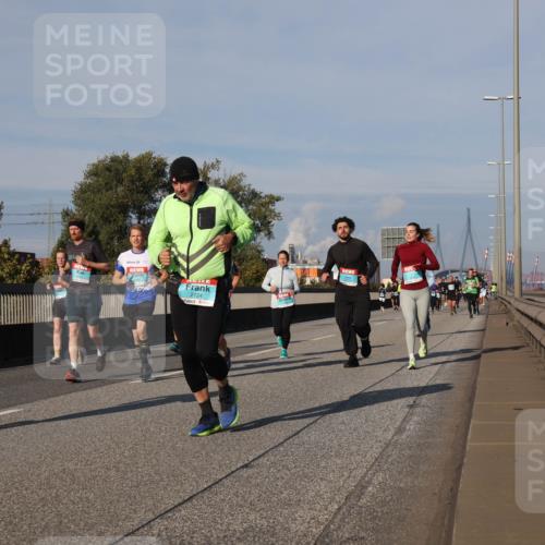 03.10.2025 - Köhlbrandbrückenlauf Luisa Fischer http://msf.ph/oto/9015602 03.10.2025 11:00:41 Position 3 2724 meine-sportfotos.de