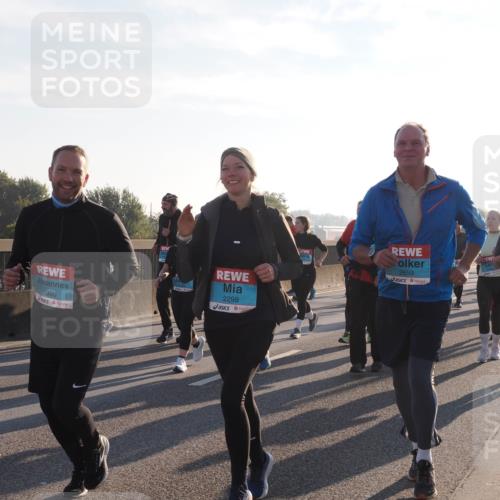 03.10.2025 - Köhlbrandbrückenlauf Fabian Wolf http://msf.ph/oto/9015604 03.10.2025 09:25:24 Position 3 2300, 2298, 2659 meine-sportfotos.de