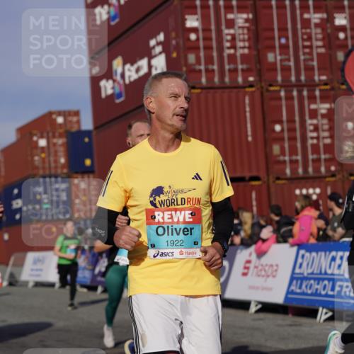 03.10.2025 - Köhlbrandbrückenlauf Michael Burmester http://msf.ph/oto/9015607 03.10.2025 10:15:09 Ziel 1324, 1523, 1551, 1693, 1754, 1761, 1773, 1785, 1922, 2147, 2707, 3206, 3207, 3214, 3229, 3339, 3348, 3668, 3792 meine-sportfotos.de