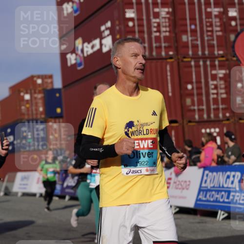03.10.2025 - Köhlbrandbrückenlauf Michael Burmester http://msf.ph/oto/9015613 03.10.2025 10:15:09 Ziel 1324, 1523, 1551, 1693, 1754, 1761, 1773, 1785, 1922, 2147, 2707, 3206, 3207, 3214, 3229, 3339, 3348, 3668, 3792 meine-sportfotos.de
