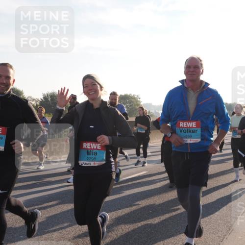 03.10.2025 - Köhlbrandbrückenlauf Fabian Wolf http://msf.ph/oto/9015616 03.10.2025 09:25:25 Position 3 2300, 2298, 2659 meine-sportfotos.de