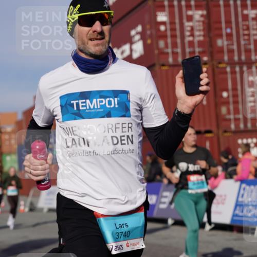 03.10.2025 - Köhlbrandbrückenlauf Michael Burmester http://msf.ph/oto/9015623 03.10.2025 10:15:10 Ziel 1324, 1523, 1551, 1693, 1754, 1761, 1773, 1785, 1922, 2147, 2707, 3229, 3339, 3348, 3668, 3792 meine-sportfotos.de
