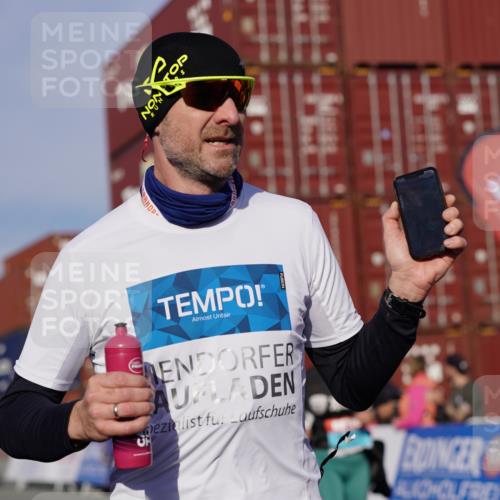 03.10.2025 - Köhlbrandbrückenlauf Michael Burmester http://msf.ph/oto/9015629 03.10.2025 10:15:10 Ziel 1324, 1523, 1551, 1693, 1754, 1761, 1773, 1785, 1922, 2147, 2707, 3229, 3339, 3348, 3668, 3792 meine-sportfotos.de