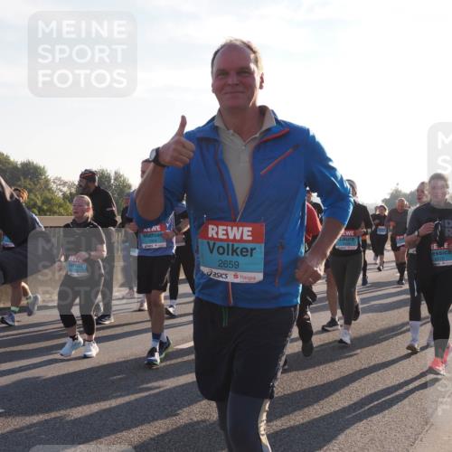 03.10.2025 - Köhlbrandbrückenlauf Fabian Wolf http://msf.ph/oto/9015633 03.10.2025 09:25:25 Position 3 1958, 2659, 3105, 2572 meine-sportfotos.de