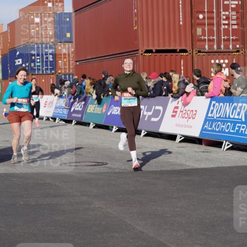 03.10.2025 - Köhlbrandbrückenlauf Michael Burmester http://msf.ph/oto/9015671 03.10.2025 10:15:13 Ziel 1523, 1691, 1693, 1754, 1761, 1773, 1785, 2046, 2707, 3482, 3515, 3596, 3792 meine-sportfotos.de