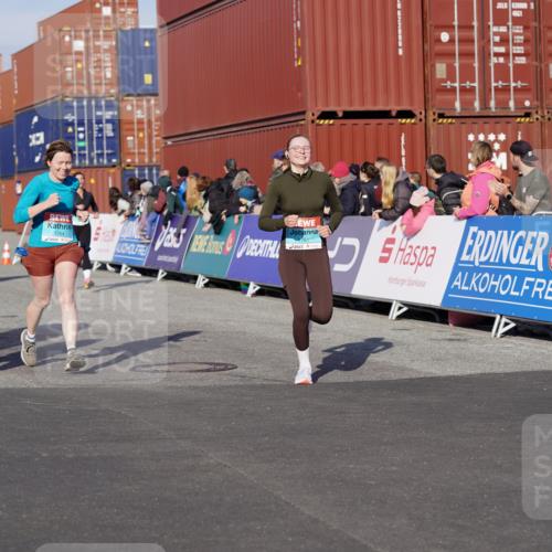 03.10.2025 - Köhlbrandbrückenlauf Michael Burmester http://msf.ph/oto/9015681 03.10.2025 10:15:13 Ziel 1523, 1691, 1693, 1754, 1761, 1773, 1785, 2046, 2707, 3482, 3515, 3596, 3792 meine-sportfotos.de