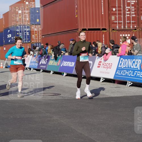 03.10.2025 - Köhlbrandbrückenlauf Michael Burmester http://msf.ph/oto/9015691 03.10.2025 10:15:13 Ziel 1523, 1691, 1693, 1754, 1761, 1773, 1785, 2046, 2707, 3482, 3515, 3596, 3792 meine-sportfotos.de