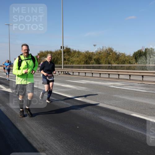 03.10.2025 - Köhlbrandbrückenlauf Julia Fischer http://msf.ph/oto/9015696 03.10.2025 13:14:28 Position 3 582 meine-sportfotos.de