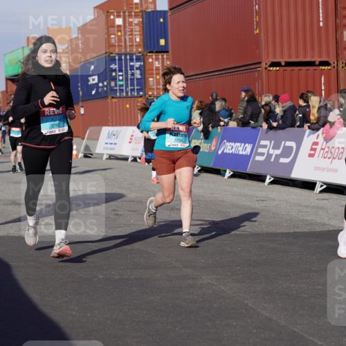 03.10.2025 - Köhlbrandbrückenlauf Michael Burmester http://msf.ph/oto/9015713 03.10.2025 10:15:14 Ziel 1691, 1693, 1754, 1761, 1773, 1785, 2046, 2707, 3482, 3515, 3596, 3792 meine-sportfotos.de