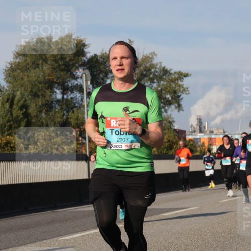 03.10.2025 - Köhlbrandbrückenlauf Luisa Fischer http://msf.ph/oto/9015719 03.10.2025 11:00:52 Position 3 2707, 1303, 1304 meine-sportfotos.de