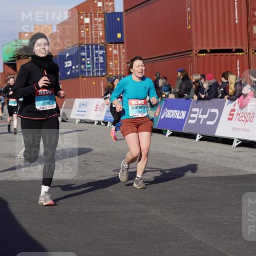 03.10.2025 - Köhlbrandbrückenlauf Michael Burmester http://msf.ph/oto/9015724 03.10.2025 10:15:14 Ziel 1691, 1693, 1754, 1761, 1773, 1785, 2046, 2707, 3482, 3515, 3596, 3792 meine-sportfotos.de
