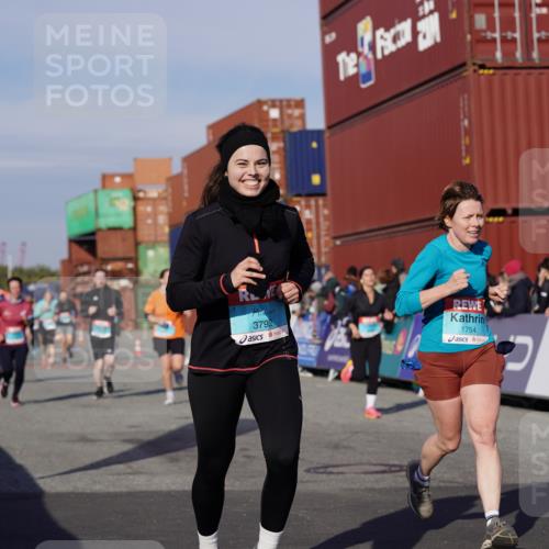 03.10.2025 - Köhlbrandbrückenlauf Michael Burmester http://msf.ph/oto/9015732 03.10.2025 10:15:14 Ziel 1691, 1693, 1754, 1761, 1773, 1785, 2046, 2707, 3482, 3515, 3596, 3792 meine-sportfotos.de