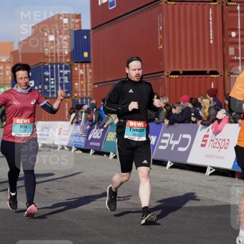 03.10.2025 - Köhlbrandbrückenlauf Michael Burmester http://msf.ph/oto/9015800 03.10.2025 10:15:18 Ziel 1337, 1637, 1666, 1691, 1754, 1761, 1779, 1903, 1905, 2046, 2079, 2707, 2719, 3482, 3515, 3596, 3792 meine-sportfotos.de