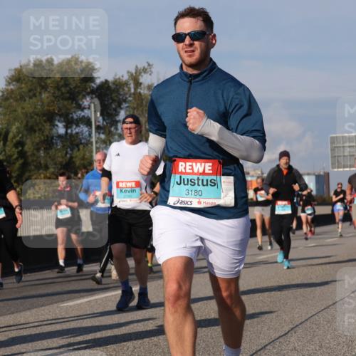 03.10.2025 - Köhlbrandbrückenlauf Luisa Fischer http://msf.ph/oto/9015812 03.10.2025 11:01:01 Position 3 2577, 301, 2750, 3180 meine-sportfotos.de
