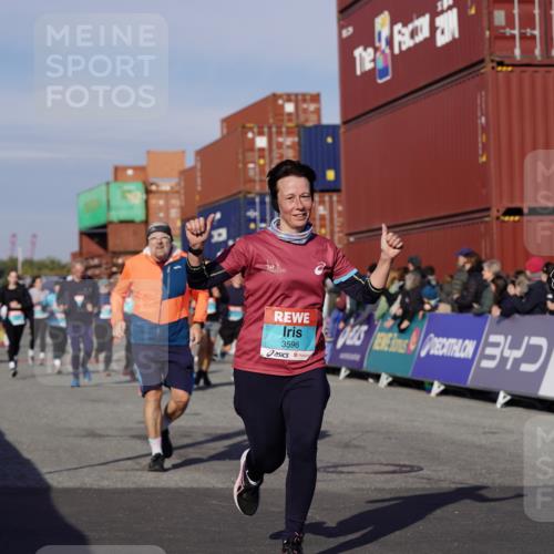 03.10.2025 - Köhlbrandbrückenlauf Michael Burmester http://msf.ph/oto/9015828 03.10.2025 10:15:19 Ziel 1337, 1637, 1666, 1691, 1754, 1761, 1779, 1903, 1905, 2046, 2079, 2707, 2719, 2953, 3482, 3515, 3596, 3773, 3792 meine-sportfotos.de