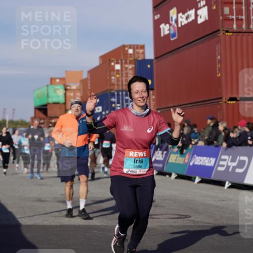 03.10.2025 - Köhlbrandbrückenlauf Michael Burmester http://msf.ph/oto/9015836 03.10.2025 10:15:19 Ziel 1337, 1637, 1666, 1691, 1754, 1761, 1779, 1903, 1905, 2046, 2079, 2707, 2719, 2953, 3482, 3515, 3596, 3773, 3792 meine-sportfotos.de