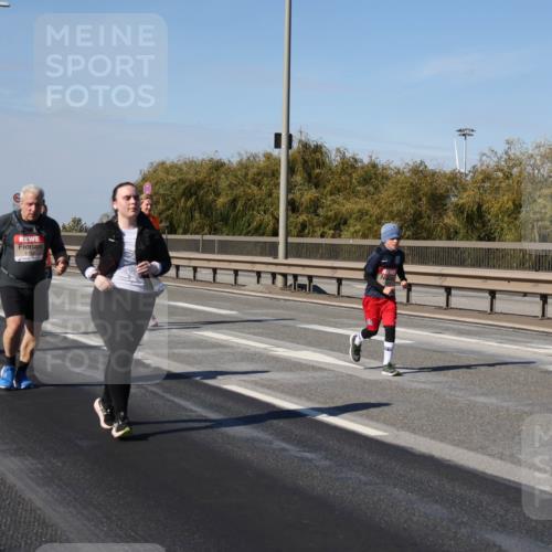 03.10.2025 - Köhlbrandbrückenlauf Julia Fischer http://msf.ph/oto/9015838 03.10.2025 13:15:17 Position 3  meine-sportfotos.de