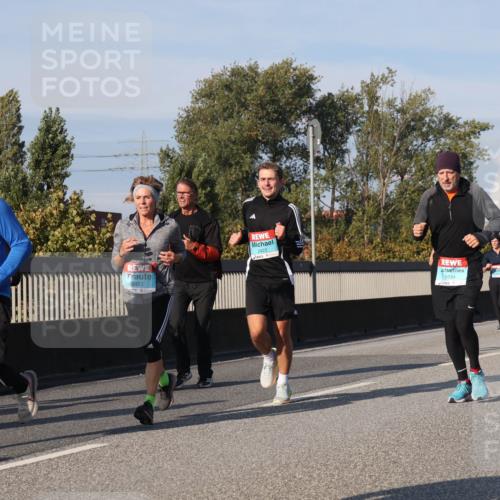 03.10.2025 - Köhlbrandbrückenlauf Luisa Fischer http://msf.ph/oto/9015839 03.10.2025 11:01:03 Position 3 1322, 2423, 1634, 2499 meine-sportfotos.de