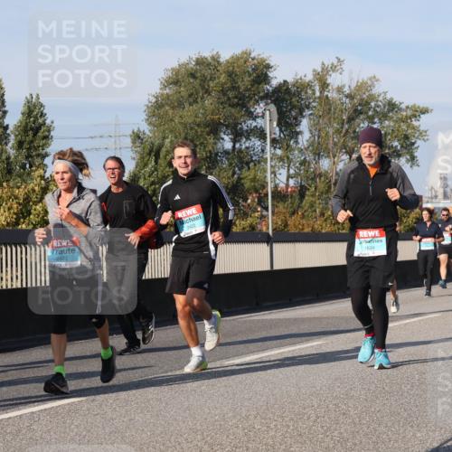 03.10.2025 - Köhlbrandbrückenlauf Luisa Fischer http://msf.ph/oto/9015843 03.10.2025 11:01:04 Position 3 2423, 2422, 1634, 2499 meine-sportfotos.de