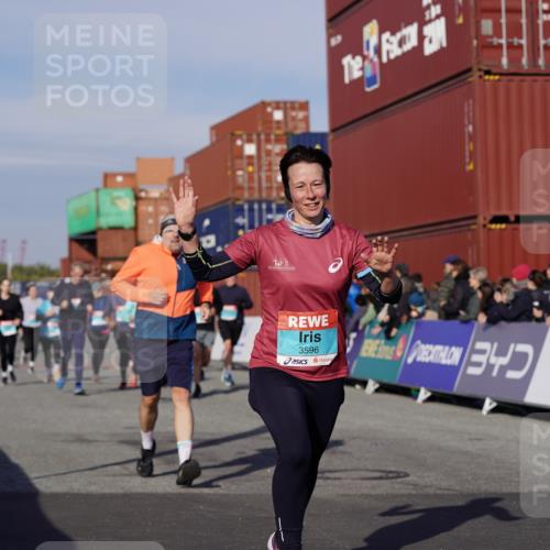 03.10.2025 - Köhlbrandbrückenlauf Michael Burmester http://msf.ph/oto/9015844 03.10.2025 10:15:19 Ziel 1337, 1637, 1666, 1691, 1754, 1761, 1779, 1903, 1905, 2046, 2079, 2707, 2719, 2953, 3482, 3515, 3596, 3773, 3792 meine-sportfotos.de