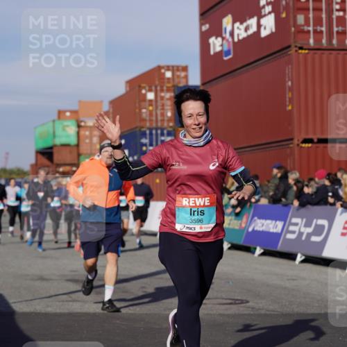 03.10.2025 - Köhlbrandbrückenlauf Michael Burmester http://msf.ph/oto/9015851 03.10.2025 10:15:19 Ziel 1337, 1637, 1666, 1691, 1754, 1761, 1779, 1903, 1905, 2046, 2079, 2707, 2719, 2953, 3482, 3515, 3596, 3773, 3792 meine-sportfotos.de
