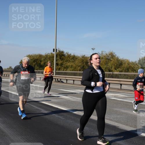 03.10.2025 - Köhlbrandbrückenlauf Julia Fischer http://msf.ph/oto/9015852 03.10.2025 13:15:19 Position 3 6104 meine-sportfotos.de
