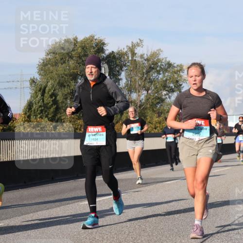 03.10.2025 - Köhlbrandbrückenlauf Luisa Fischer http://msf.ph/oto/9015854 03.10.2025 11:01:05 Position 3 2422, 1634, 2499, 3310 meine-sportfotos.de