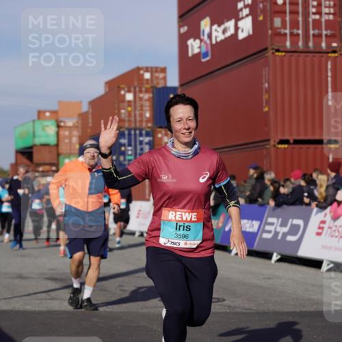 03.10.2025 - Köhlbrandbrückenlauf Michael Burmester http://msf.ph/oto/9015859 03.10.2025 10:15:20 Ziel 1228, 1337, 1637, 1666, 1691, 1761, 1779, 1903, 1905, 2046, 2079, 2719, 2953, 3482, 3515, 3596, 3773 meine-sportfotos.de