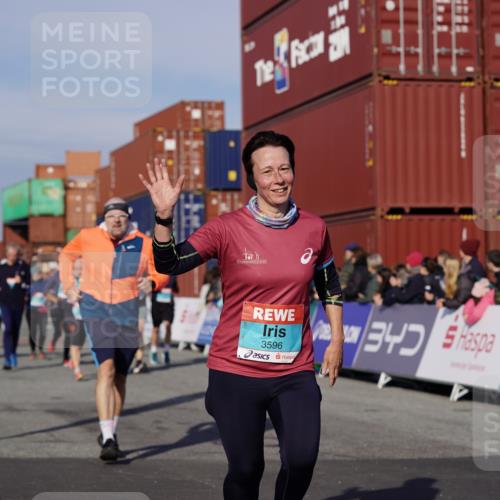 03.10.2025 - Köhlbrandbrückenlauf Michael Burmester http://msf.ph/oto/9015867 03.10.2025 10:15:20 Ziel 1228, 1337, 1637, 1666, 1691, 1761, 1779, 1903, 1905, 2046, 2079, 2719, 2953, 3482, 3515, 3596, 3773 meine-sportfotos.de