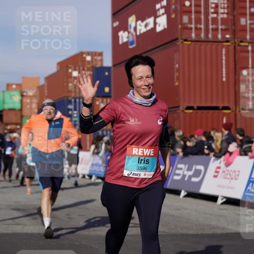03.10.2025 - Köhlbrandbrückenlauf Michael Burmester http://msf.ph/oto/9015874 03.10.2025 10:15:20 Ziel 1228, 1337, 1637, 1666, 1691, 1761, 1779, 1903, 1905, 2046, 2079, 2719, 2953, 3482, 3515, 3596, 3773 meine-sportfotos.de