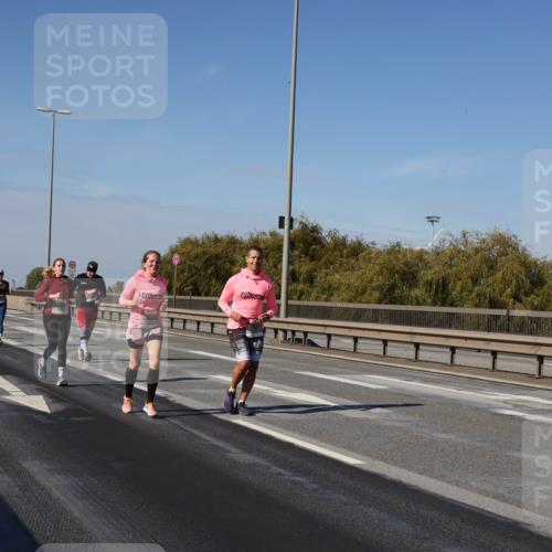 03.10.2025 - Köhlbrandbrückenlauf Julia Fischer http://msf.ph/oto/9015881 03.10.2025 13:15:25 Position 3  meine-sportfotos.de