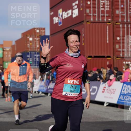 03.10.2025 - Köhlbrandbrückenlauf Michael Burmester http://msf.ph/oto/9015883 03.10.2025 10:15:20 Ziel 1228, 1337, 1637, 1666, 1691, 1761, 1779, 1903, 1905, 2046, 2079, 2719, 2953, 3482, 3515, 3596, 3773 meine-sportfotos.de