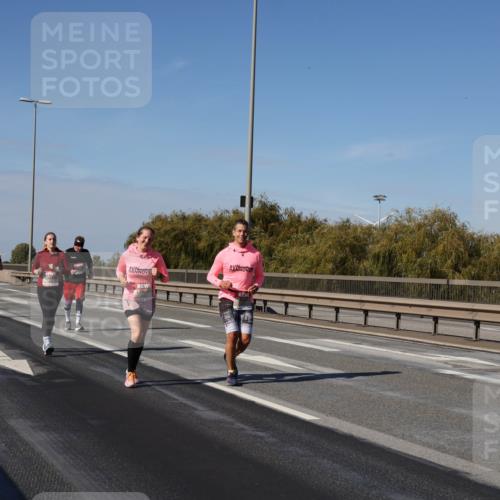 03.10.2025 - Köhlbrandbrückenlauf Julia Fischer http://msf.ph/oto/9015884 03.10.2025 13:15:25 Position 3  meine-sportfotos.de