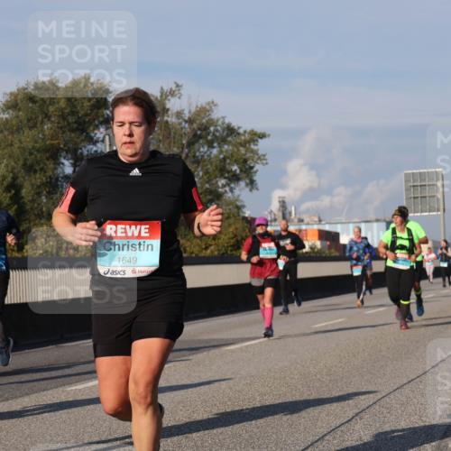 03.10.2025 - Köhlbrandbrückenlauf Luisa Fischer http://msf.ph/oto/9015935 03.10.2025 11:01:12 Position 3 2368, 2454, 1649 meine-sportfotos.de