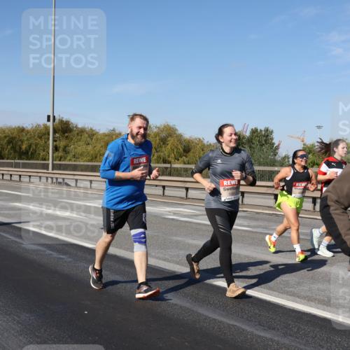03.10.2025 - Köhlbrandbrückenlauf Julia Fischer http://msf.ph/oto/9016003 03.10.2025 13:15:54 Position 3 5558 meine-sportfotos.de