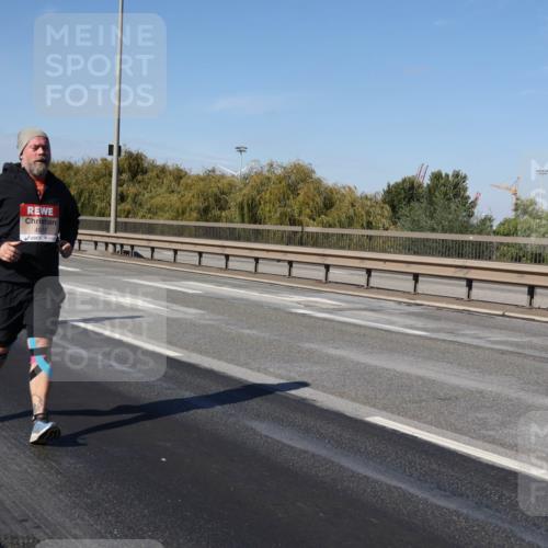 03.10.2025 - Köhlbrandbrückenlauf Julia Fischer http://msf.ph/oto/9016009 03.10.2025 13:15:57 Position 3  meine-sportfotos.de