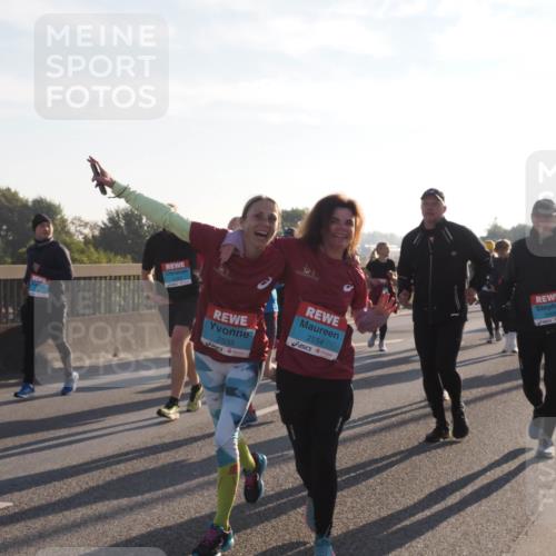 03.10.2025 - Köhlbrandbrückenlauf Fabian Wolf http://msf.ph/oto/9016043 03.10.2025 09:25:44 Position 3 2533, 2554, 2406 meine-sportfotos.de