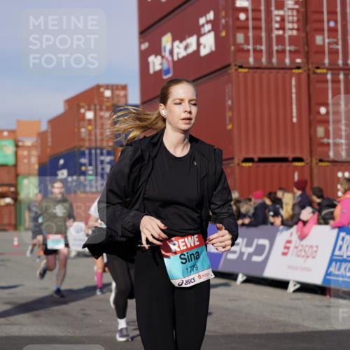 03.10.2025 - Köhlbrandbrückenlauf Michael Burmester http://msf.ph/oto/9016049 03.10.2025 10:15:26 Ziel 1228, 1337, 1390, 1637, 1666, 1779, 1879, 1903, 1905, 2017, 2079, 2368, 2454, 2719, 2929, 2953, 3069, 3773, 3788 meine-sportfotos.de
