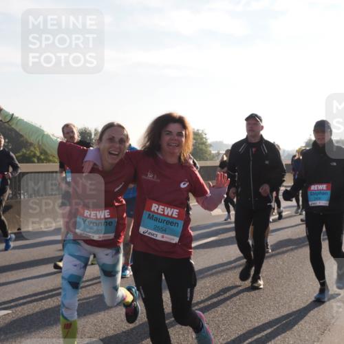 03.10.2025 - Köhlbrandbrückenlauf Fabian Wolf http://msf.ph/oto/9016053 03.10.2025 09:25:44 Position 3 2533, 2554, 2406 meine-sportfotos.de