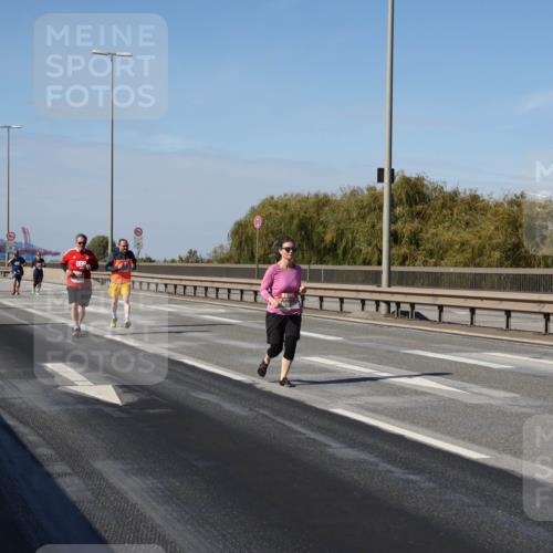 03.10.2025 - Köhlbrandbrückenlauf Julia Fischer http://msf.ph/oto/9016056 03.10.2025 13:16:17 Position 3 888 meine-sportfotos.de